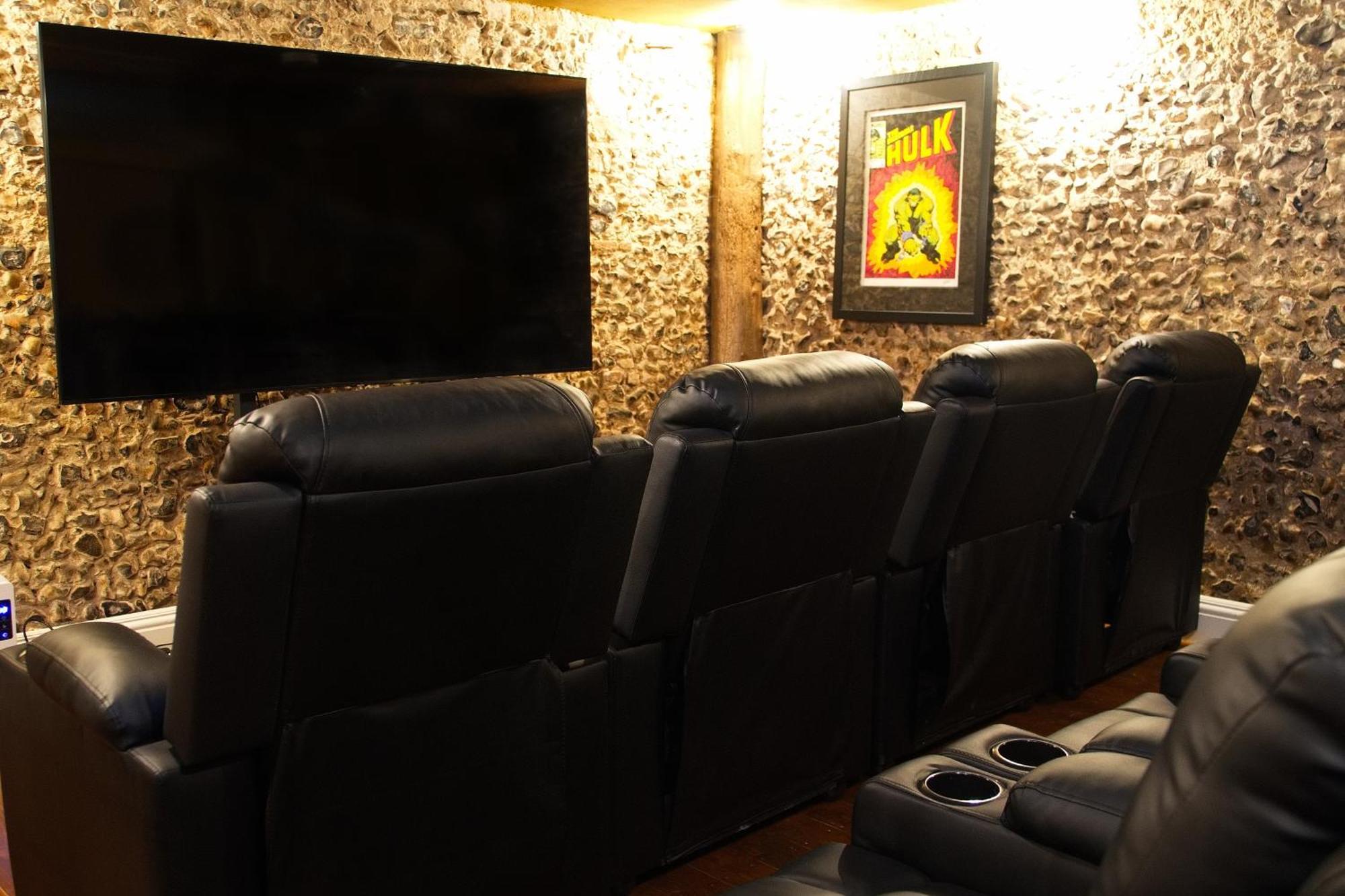 Huge Deluxe 600 Year Old Essex Manor, Hot Tub, Cinema Room, Sky Tv Saffron Walden Eksteriør billede